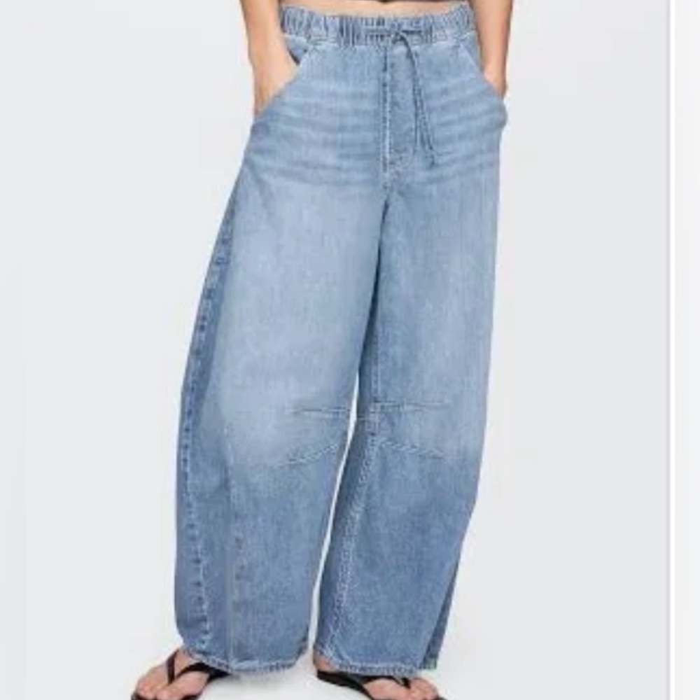 Gap mid rise horseshoe barrel jeans